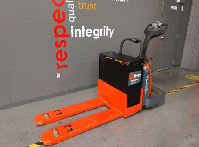 Featured image for “TOYOTA 6,000 LBS. CAPACITY 24 VOLT END RIDER”