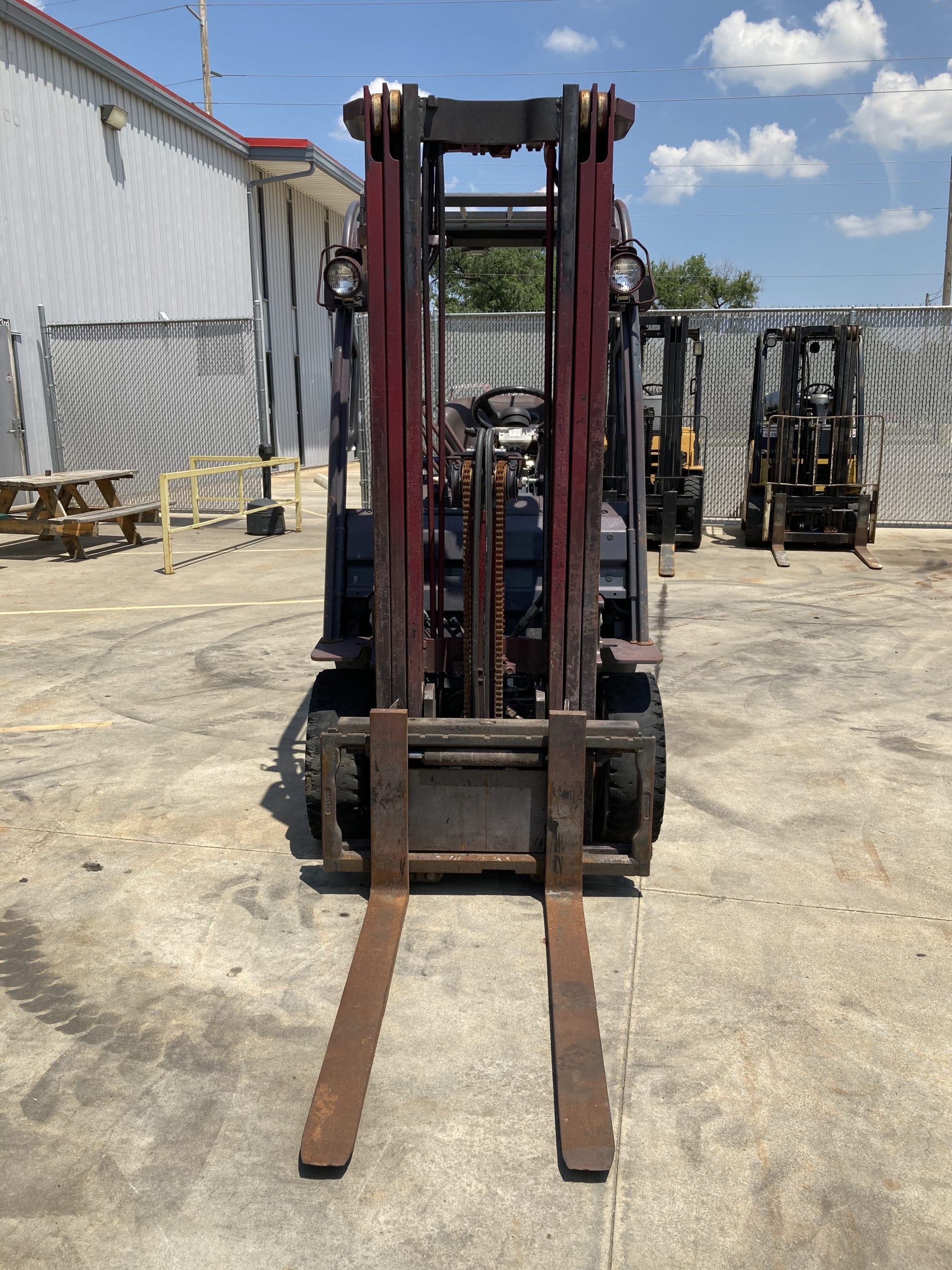 TOYOTA 3,000 LBS. CAPACITY PNEUMATIC TIRED FORKLIFT 4 TOYOTA 3,000 LBS. CAPACITY PNEUMATIC TIRED FORKLIFT - Image 4
