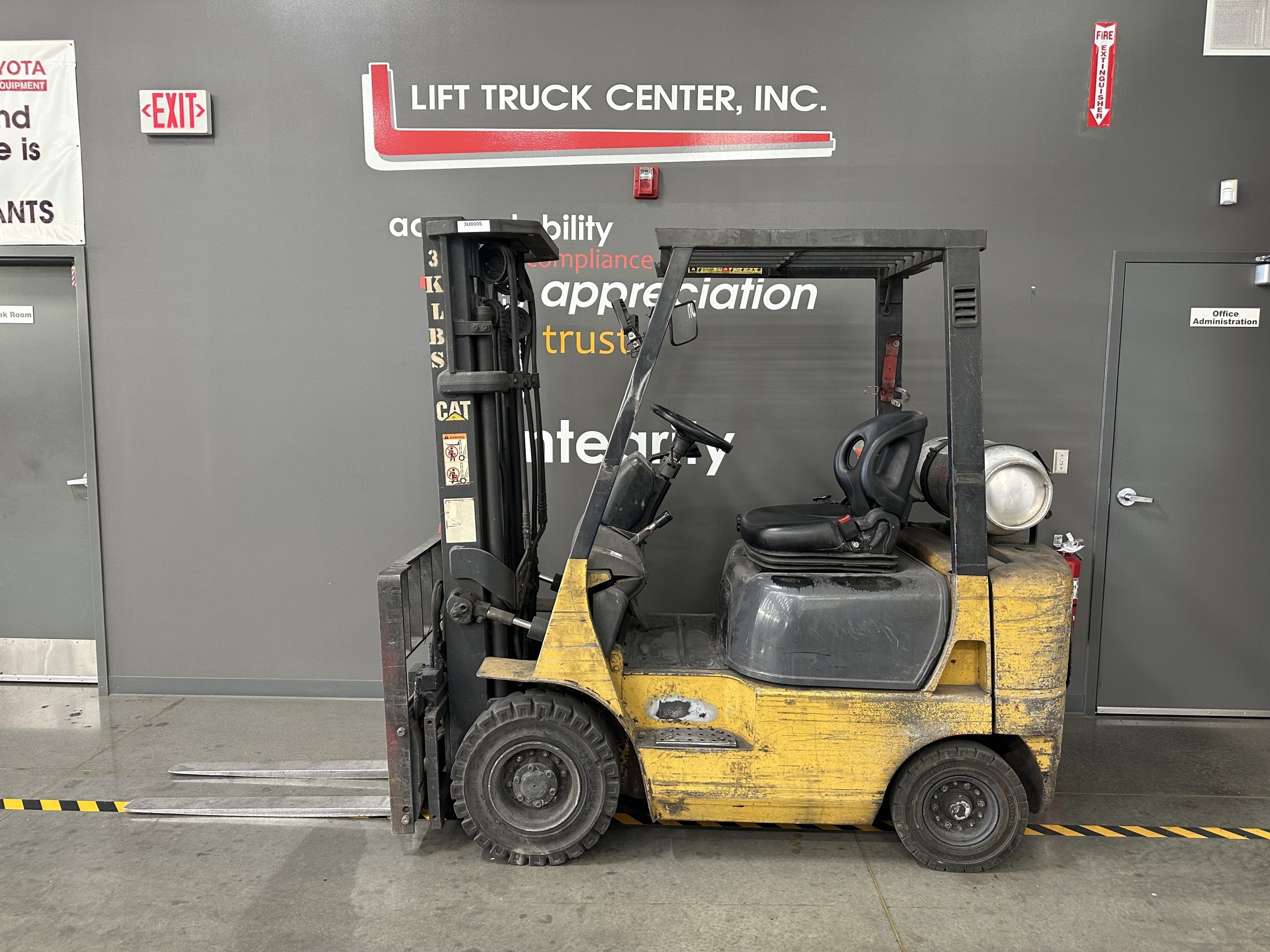 Featured image for “CATERPILLAR 3,000 LBS. CAPACITY PNEUMATIC TIRED FORKLIFT”