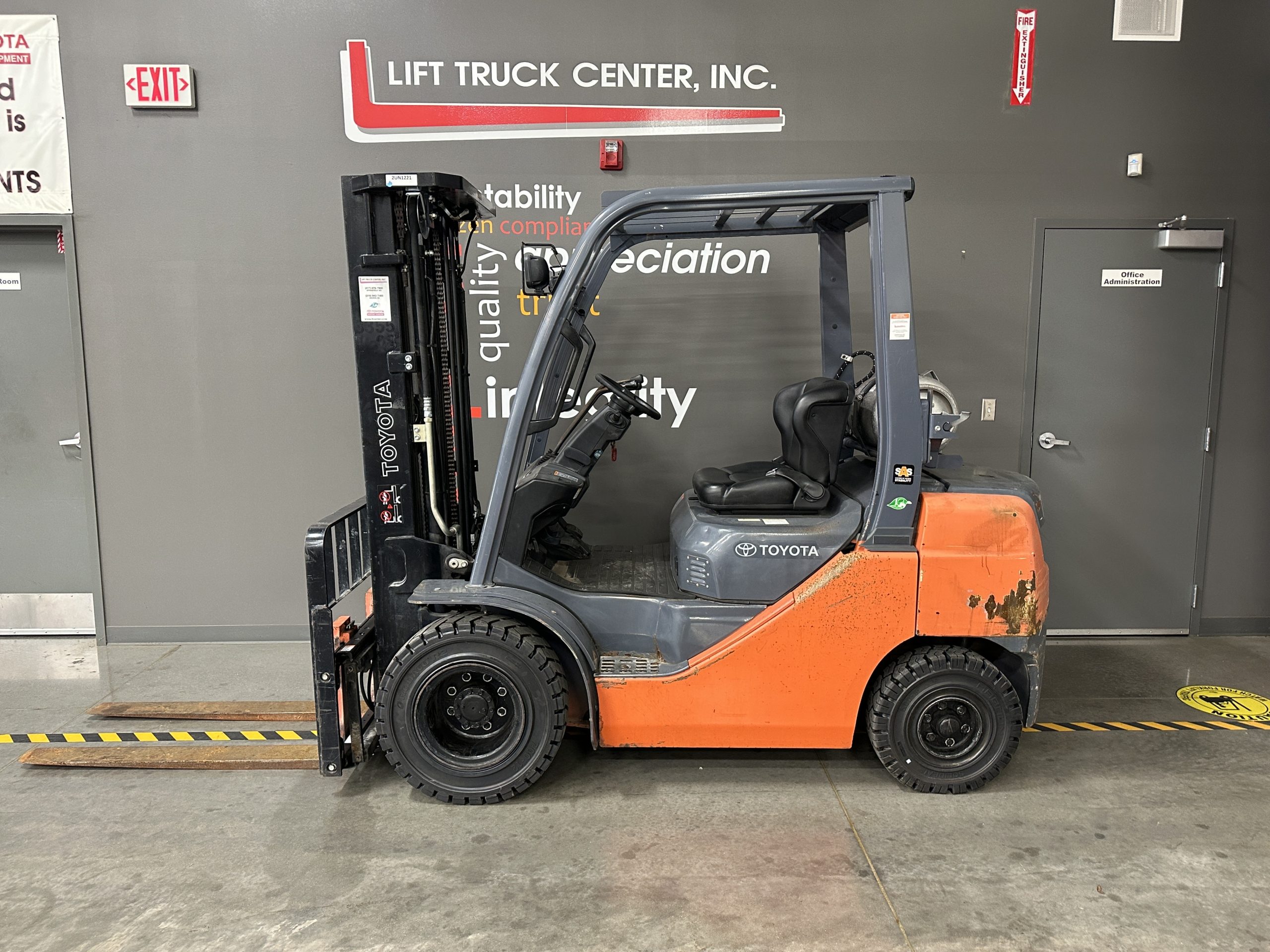 Featured image for “TOYOTA 5,000 LBS. CAPACITY PNEUMATIC TIRED FORKLIFT”