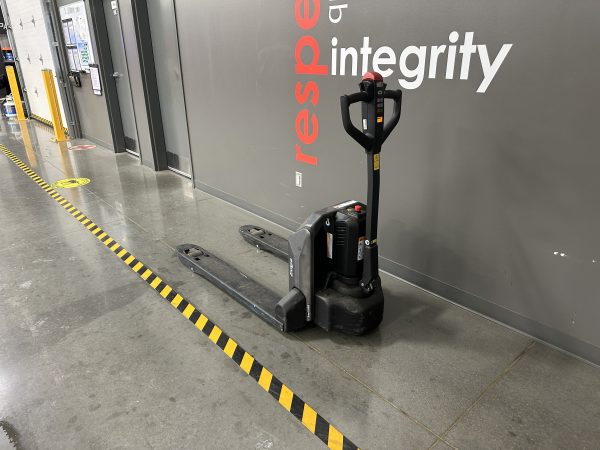 RAYMOND 3,300 LBS. CAPACITY ELECTRIC PALLET JACK - Image 3