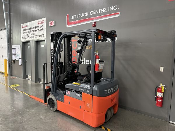 TOYOTA 3,500 LBS. CAPACITY CUSHION TIRED ELECTRIC FORKLIFT - Image 4