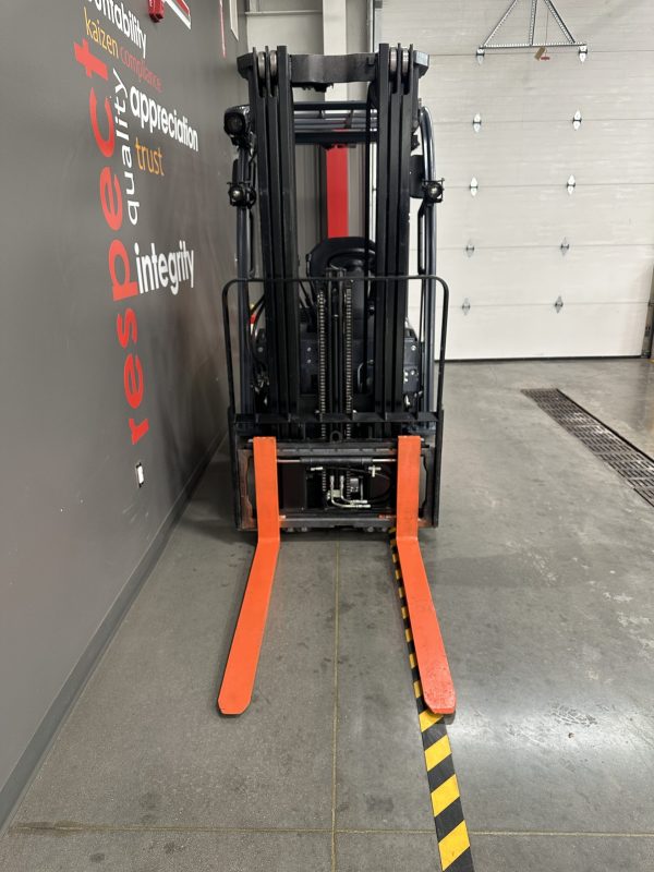 TOYOTA 3,500 LBS. CAPACITY CUSHION TIRED ELECTRIC FORKLIFT - Image 3